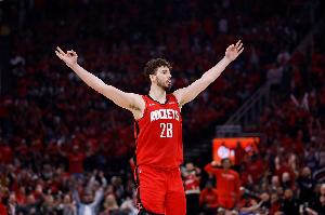 申京：我们目标是总冠军 新赛季会看到一个更专注更渴望胜利的我