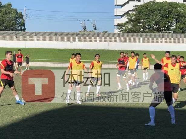 国足战日本前最后一练有惊喜 橄榄球招式战强敌?